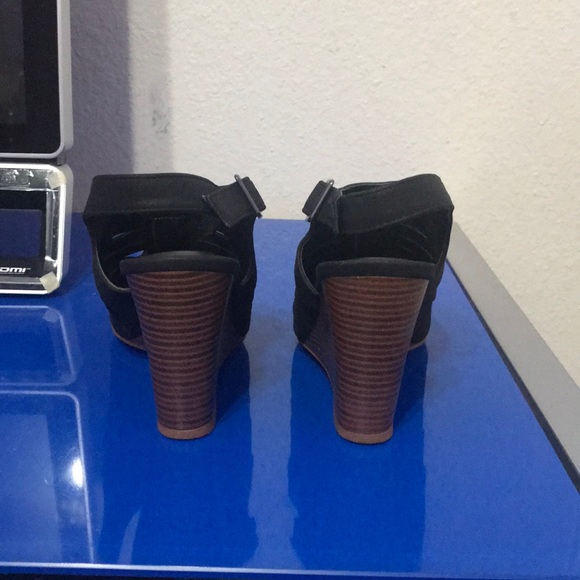 Heels - Picture 3 of 4